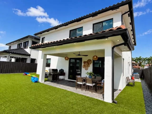 Продажа дома по адресу 1820 SW 154th Ave - фото 9280019