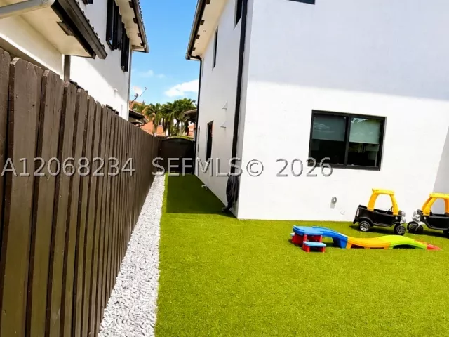 Продажа дома по адресу 1820 SW 154th Ave - фото 9280022
