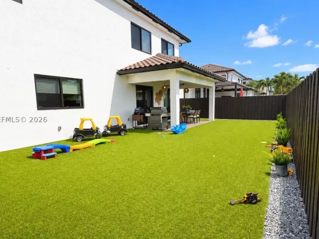 Продажа дома по адресу 1820 SW 154th Ave - фото 9280023