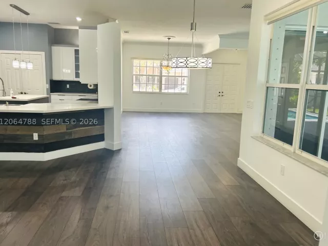 Дом в аренду по адресу 1046 SW 159th Way - фото 9261055