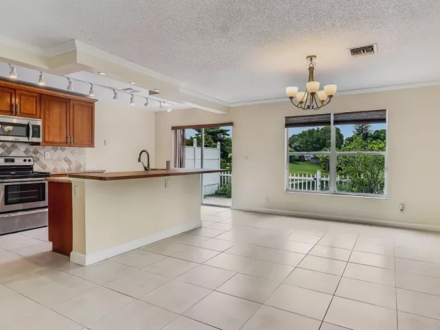 Продажа дома по адресу 23329 TREELINE Drive - фото 9281275