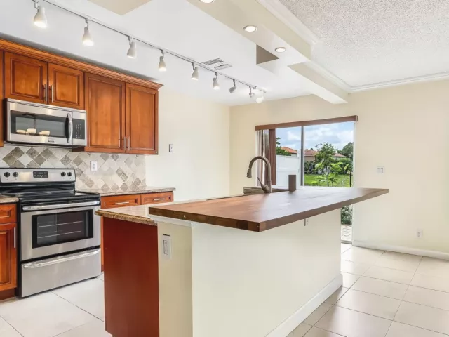 Продажа дома по адресу 23329 TREELINE Drive - фото 9281277