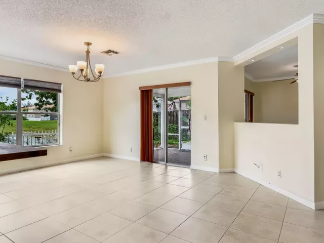 Продажа дома по адресу 23329 TREELINE Drive - фото 9281281
