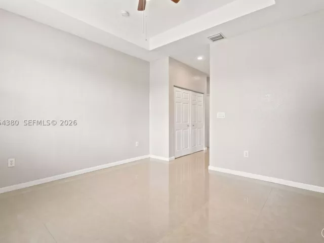 Продажа дома по адресу 3710 NE 22nd Pl - фото 9235638