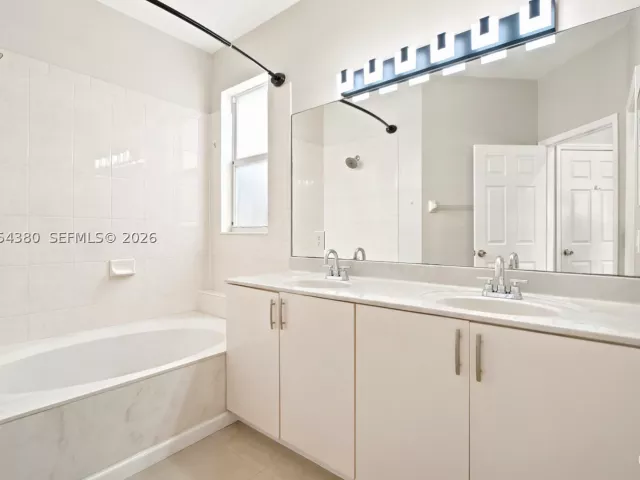 Продажа дома по адресу 3710 NE 22nd Pl - фото 9235641