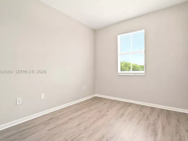 Продажа дома по адресу 3710 NE 22nd Pl - фото 9235653