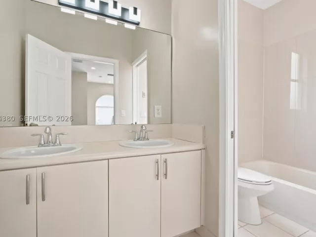 Продажа дома по адресу 3710 NE 22nd Pl - фото 9235656
