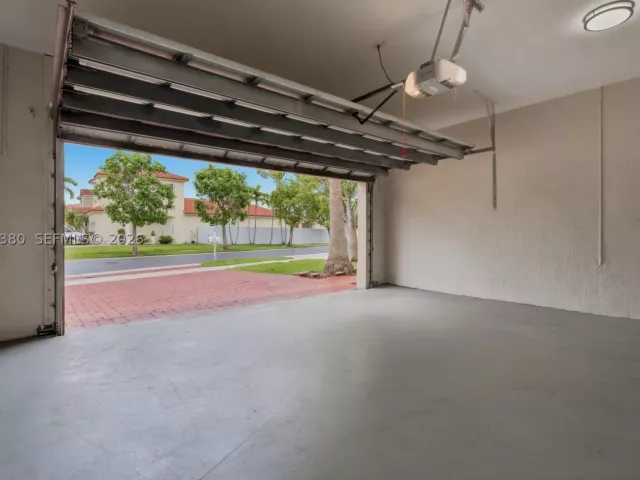 Продажа дома по адресу 3710 NE 22nd Pl - фото 9235661