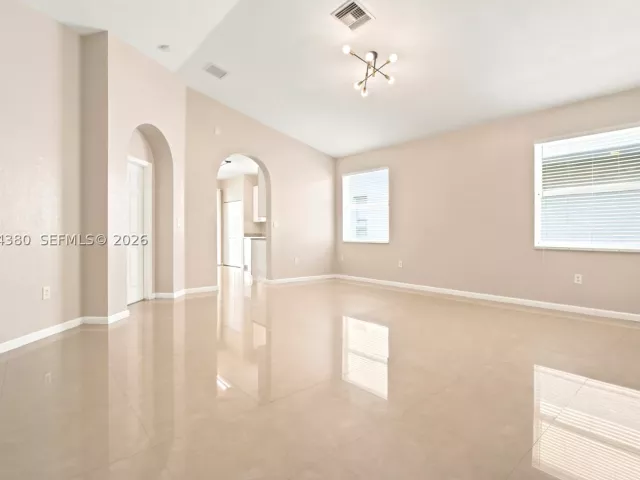 Продажа дома по адресу 3710 NE 22nd Pl - фото 9235621