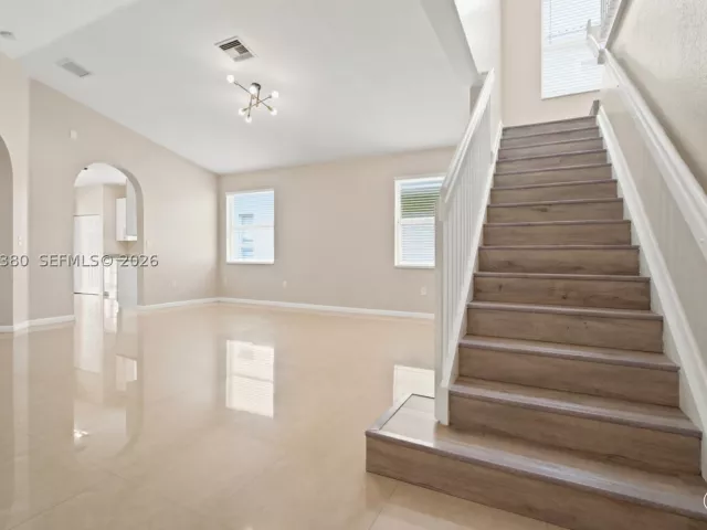 Продажа дома по адресу 3710 NE 22nd Pl - фото 9235624