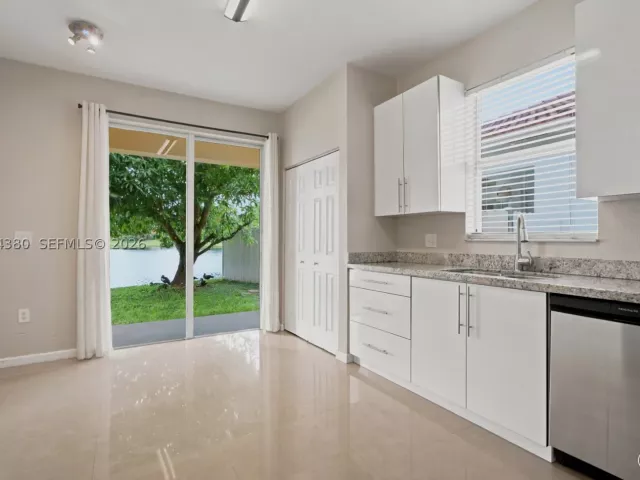 Продажа дома по адресу 3710 NE 22nd Pl - фото 9235632
