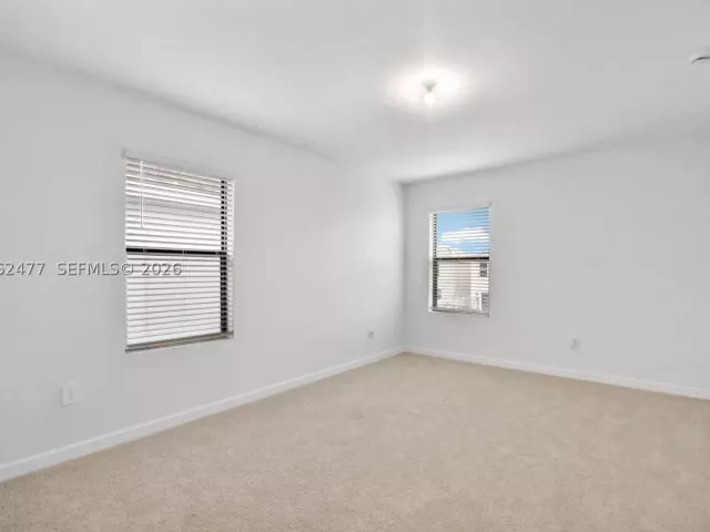 Продажа дома по адресу 713 SE 15th Ave - фото 9235761