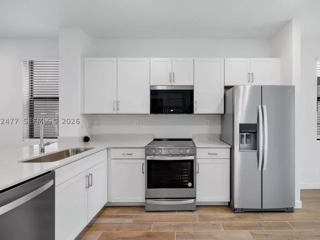 Продажа дома по адресу 713 SE 15th Ave - фото 9235742