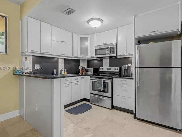 Продажа дома по адресу 2400 Brickell Ave 107D - фото 9262272