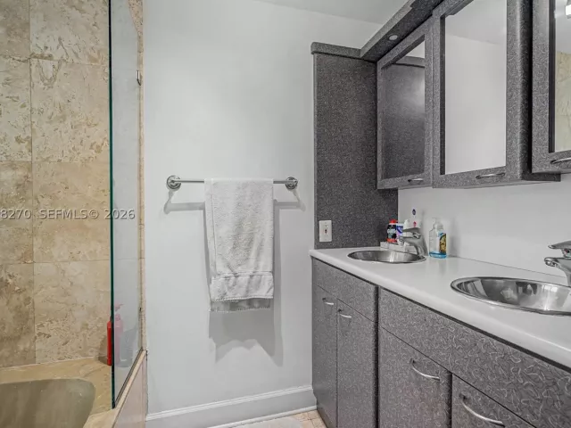 Продажа дома по адресу 2400 Brickell Ave 107D - фото 9262282