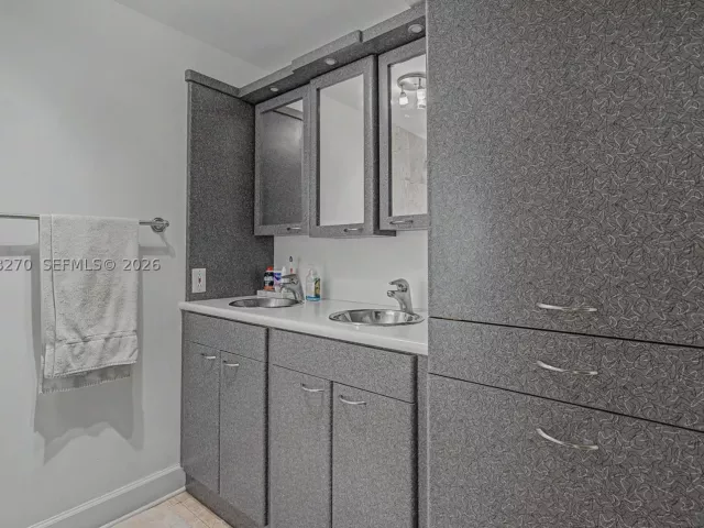 Продажа дома по адресу 2400 Brickell Ave 107D - фото 9262283