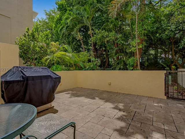 Продажа дома по адресу 2400 Brickell Ave 107D - фото 9262286