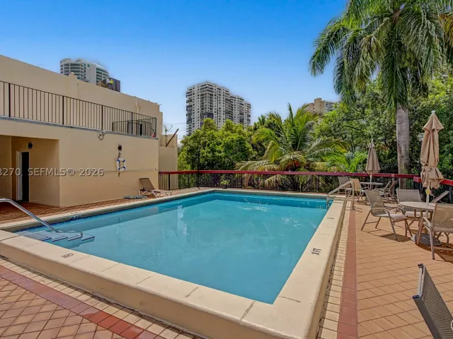 Продажа дома по адресу 2400 Brickell Ave 107D - фото 9262291