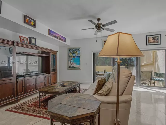 Продажа дома по адресу 2400 Brickell Ave 107D - фото 9262268