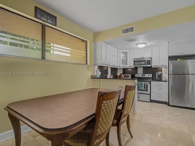 Продажа дома по адресу 2400 Brickell Ave 107D - фото 9262271