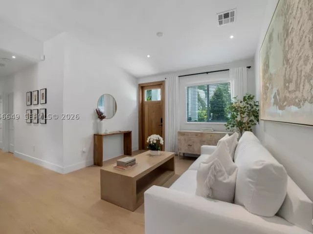 Продажа дома по адресу 6351 SW 39th St - фото 9301093