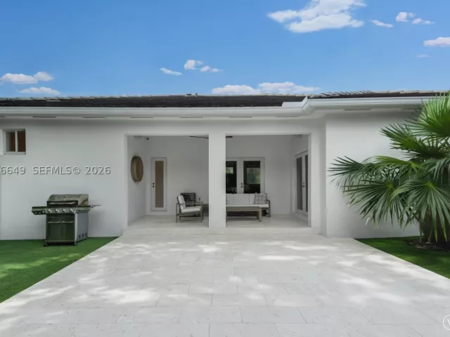 Продажа дома по адресу 6351 SW 39th St - фото 9301102