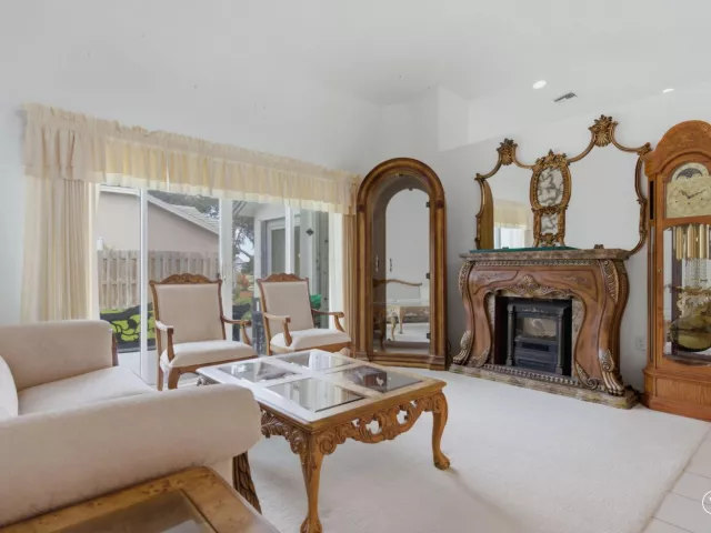Продажа дома по адресу 3800 NW 10th Street - фото 9381376