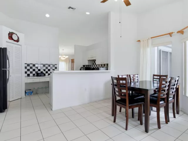 Продажа дома по адресу 3800 NW 10th Street - фото 9381380