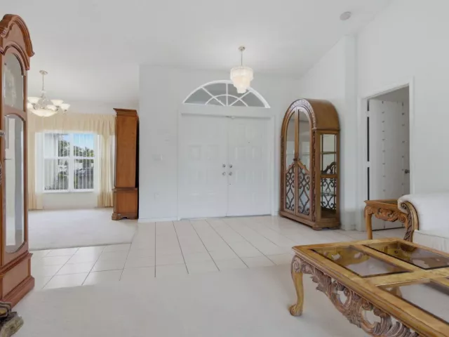 Продажа дома по адресу 3800 NW 10th Street - фото 9381373