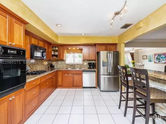 Продажа дома по адресу 939 Washington St - фото 9237271