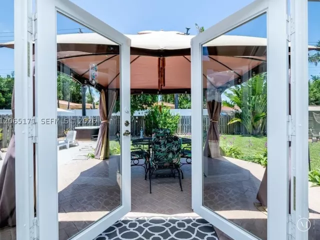 Продажа дома по адресу 939 Washington St - фото 9237263