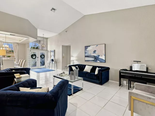 Продажа дома по адресу 20369 HACIENDA Court - фото 9311263