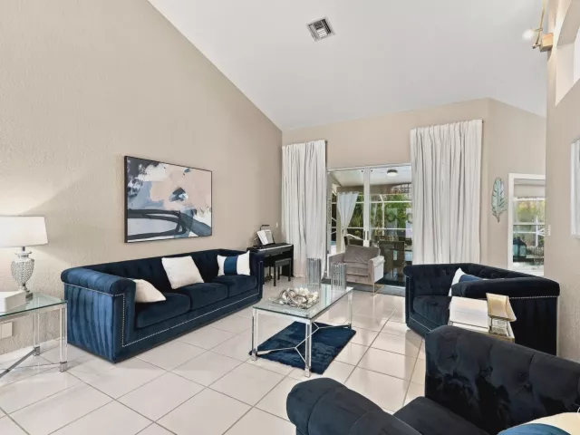 Продажа дома по адресу 20369 HACIENDA Court - фото 9311264
