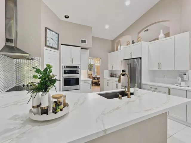 Продажа дома по адресу 20369 HACIENDA Court - фото 9311267