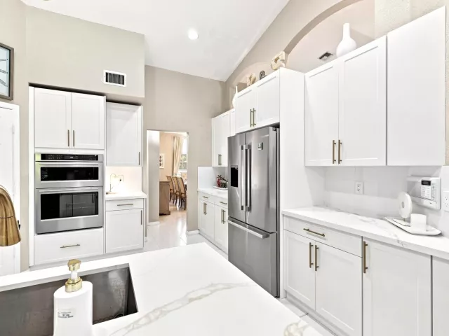 Продажа дома по адресу 20369 HACIENDA Court - фото 9311268
