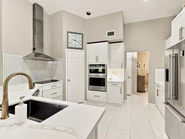 Продажа дома по адресу 20369 HACIENDA Court - фото 9311271