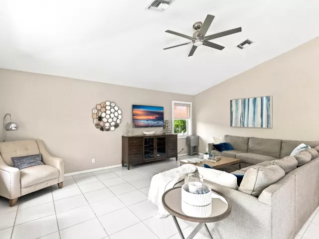 Продажа дома по адресу 20369 HACIENDA Court - фото 9311274
