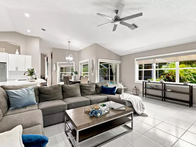 Продажа дома по адресу 20369 HACIENDA Court - фото 9311276