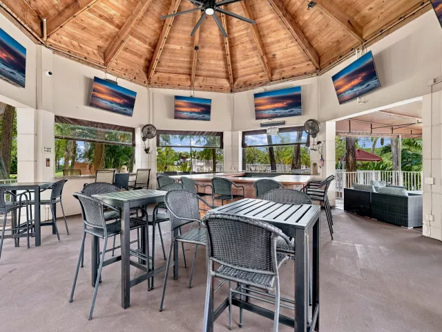 Продажа дома по адресу 20369 HACIENDA Court - фото 9311321