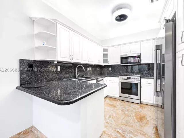 Продажа дома по адресу 1515 Seagrape Way - фото 9237404