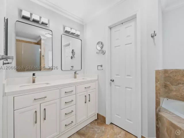 Продажа дома по адресу 1515 Seagrape Way - фото 9237420