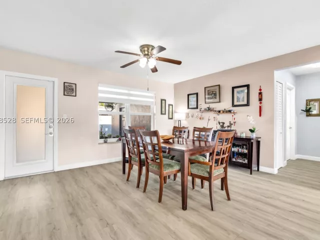 Продажа дома по адресу 4275 SW 87th Ave - фото 9263266