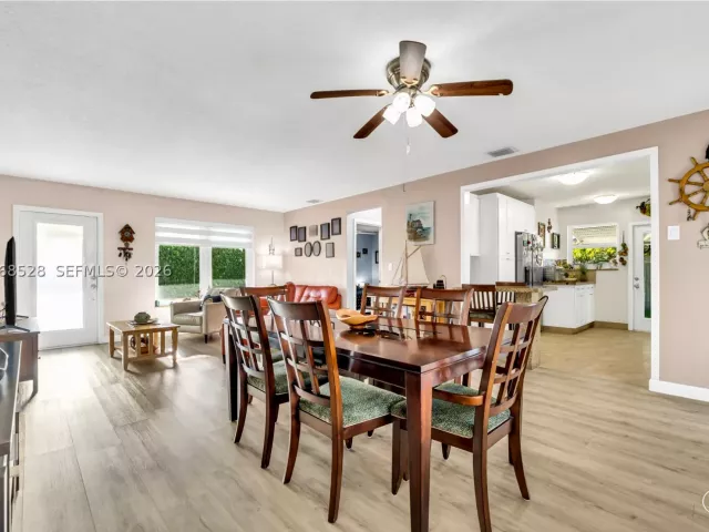 Продажа дома по адресу 4275 SW 87th Ave - фото 9263267