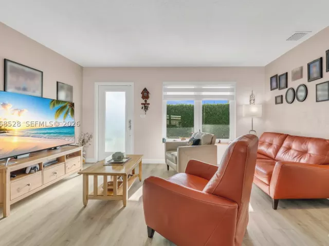 Продажа дома по адресу 4275 SW 87th Ave - фото 9263269