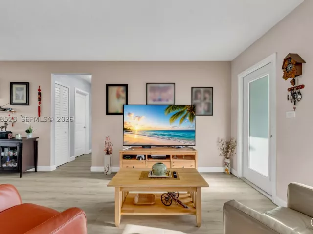 Продажа дома по адресу 4275 SW 87th Ave - фото 9263270