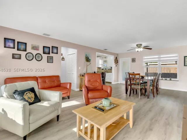 Продажа дома по адресу 4275 SW 87th Ave - фото 9263271