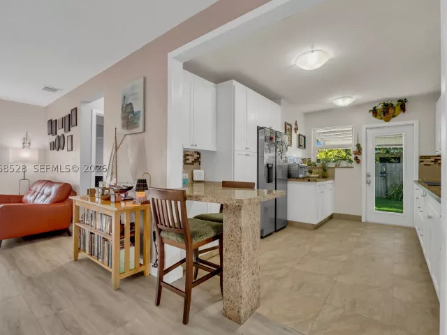 Продажа дома по адресу 4275 SW 87th Ave - фото 9263272
