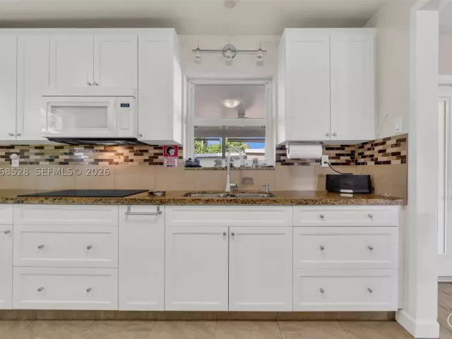 Продажа дома по адресу 4275 SW 87th Ave - фото 9263275