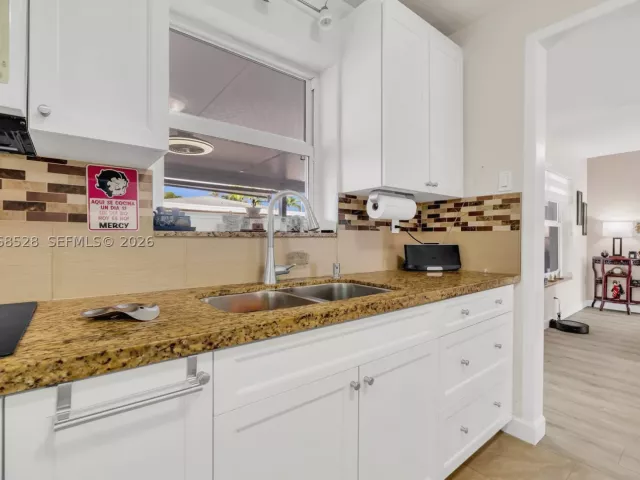 Продажа дома по адресу 4275 SW 87th Ave - фото 9263276