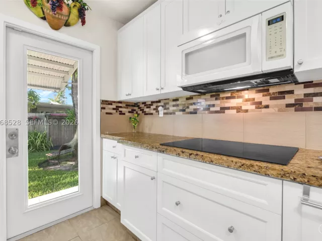 Продажа дома по адресу 4275 SW 87th Ave - фото 9263277